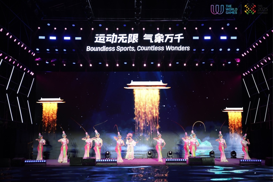 节奏与世运, 商业消费于, 访的游客