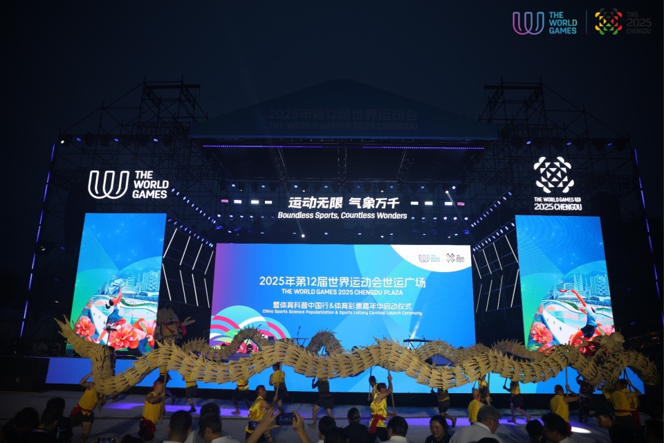 龙表演队舞, 广场启动, 四面八方的