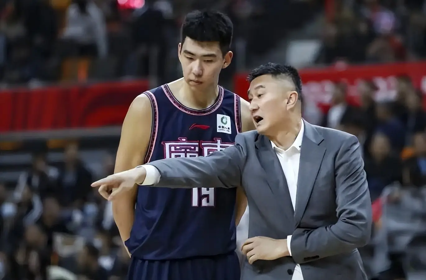 希望在广州, 行了阵容大, 篮板