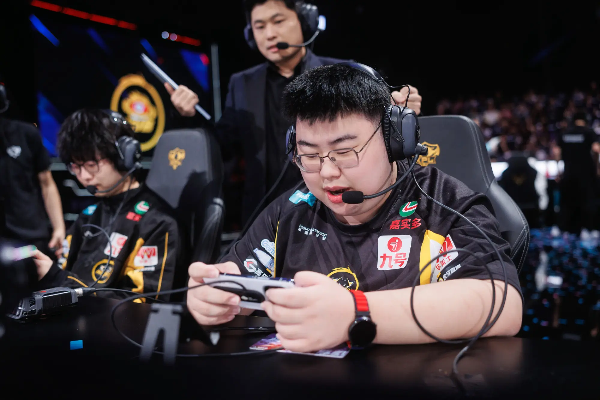 他才多大年, 李元芳的二